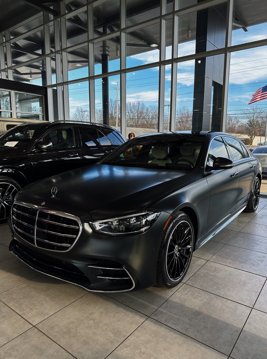 Manufaktur Exclusive Edition S580. Manufaktur Night Black Magno with a Manufaktur Signature Deep White / Black interior.