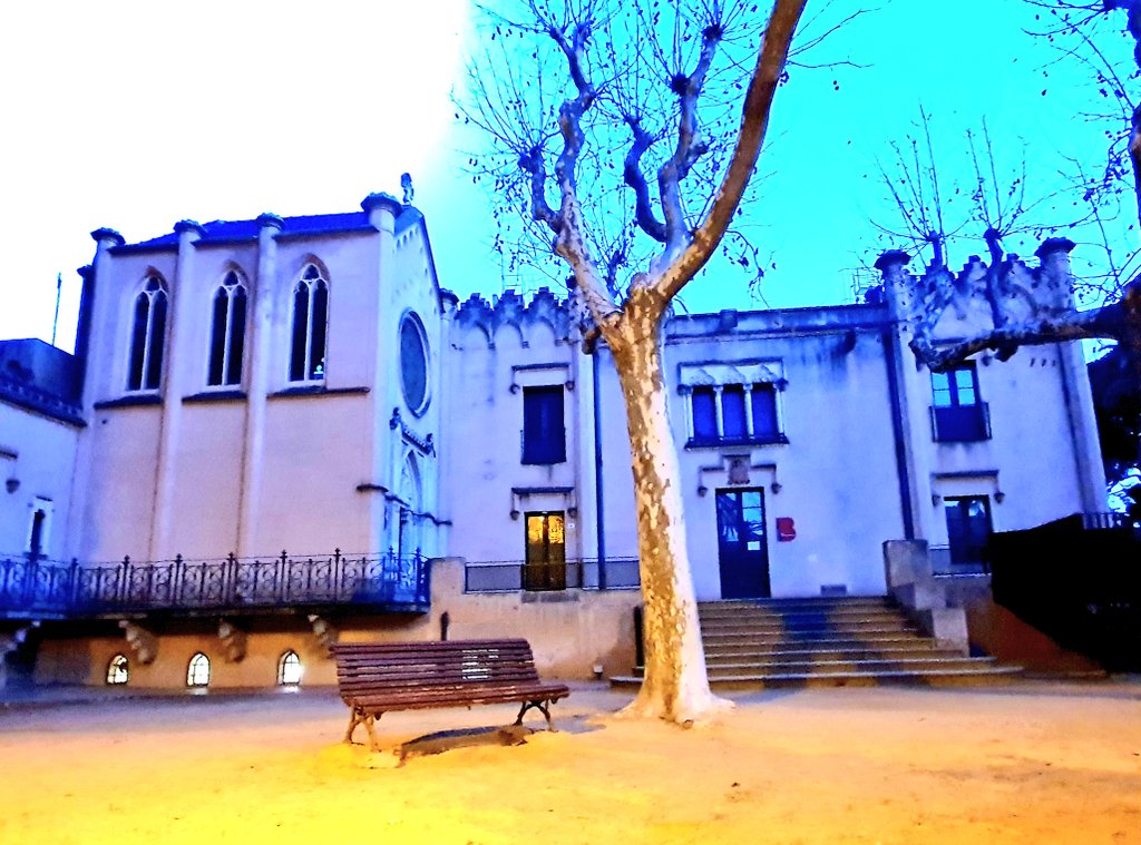 QuintanaCarles's tweet photo. La part de darrera de Can Ponsic, a Sarrià, amb la seva capella #photographercarlesqf #photography #Foto #Sarrià #canponsic #Barcelona @BcnOculta @Bcnsingular @PaisatgesC @passejant @Bcn_SSTG @SecretsdeBCN @Casaorlandai @bcncultura @iconicBarcelona @efemarq https://t.co/lgCVaR5oOW