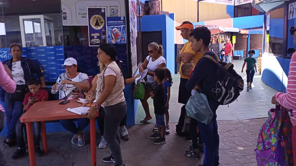 cmdnapc's tweet photo. #carnavalesseguros2023 Nuestro equipo en el #PuntodeControl en el @terminalpc para prevenir el traslado ilegal de los niños y adolescentes que viajan a través de nuestro terminal, siguiendo instrucciones del alcalde @JCbetancourt72 @apuertocabello @MaDanielaDiaz31 @hectorazocar https://t.co/YYlRw4rUKi