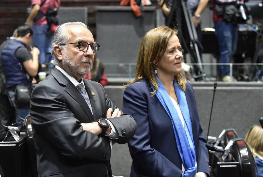iloyolavera's tweet photo. NO NOS DISTRAIGAMOS

Veamos el presente y el futuro.

Las acciones de una sola persona no pueden empañar el trabajo de miles de mexicanos y mexicanas. 

El prestigio es personal, no se comparten ni los éxitos ni los fracasos. 

Mucho menos las consecuencias.

#UnidosPorMéxico 🇲🇽 https://t.co/jiRy0YwFBn