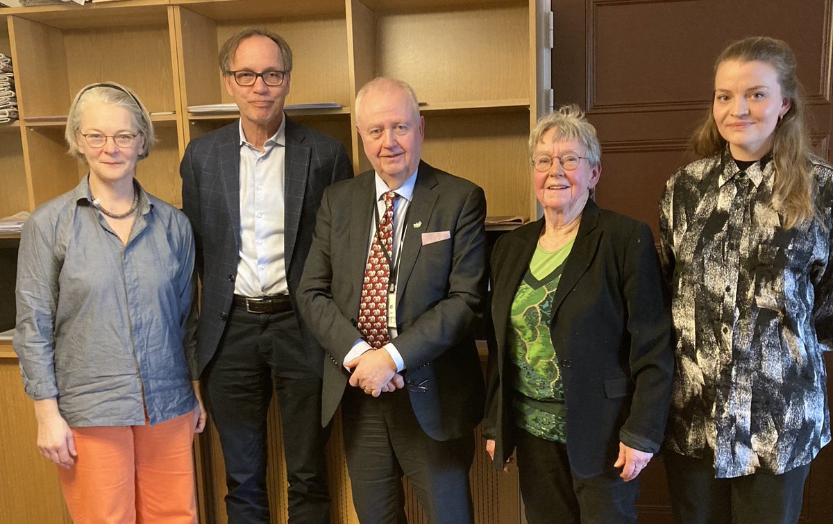 Uppvaktning av statssekretarare Dan Ericsson på Landsbygdsdepartementet fr miljö- och konsumenrörelsen. Så blir nya livsmedelsstrategin en win-win för konsumenterna, miljön, djuren och producenterna ⁦<a href="/peterkullgren/">Peter Kullgren</a>⁩ ⁦<a href="/WWFSverige/">VärldsnaturfondenWWF</a>⁩ ⁦<a href="/naturskyddsf/">Naturskyddsförening</a>⁩