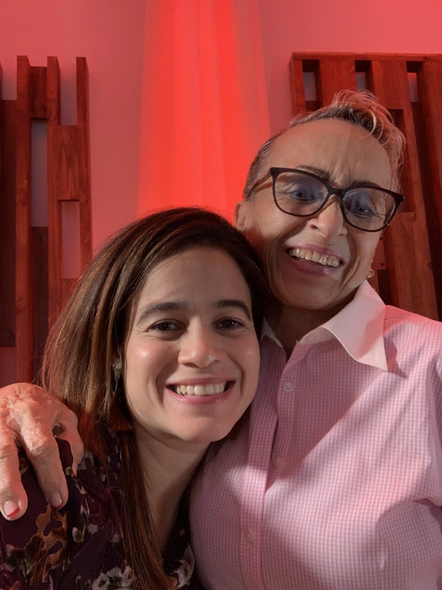 PamHarina's tweet photo. 🎭Aniversario del estreno #LasPalancasSerie en Pública, hace 1 añito. Adapté el piloto a una micro obra experimental,2 funciones llenas 🥹
Vivo agradecida de mis actrices y amigas: Gretza Merced, Eunice Jiménez, Amanda Méndez y Mara Vélez. + Elenco: Nelson y Vanessa🙏🏻
#metfos https://t.co/EdOYArOeng