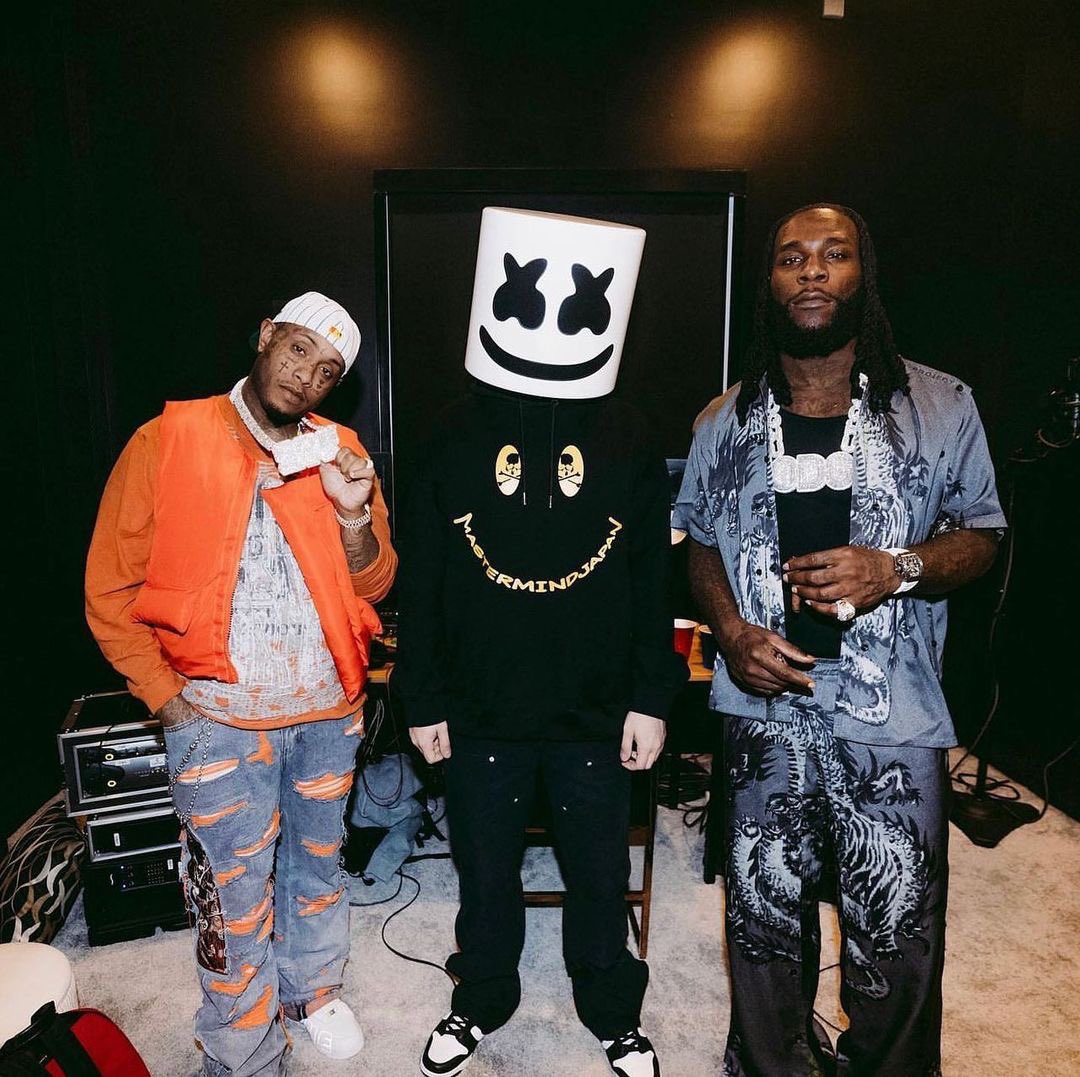 Gidiflyguys's tweet photo. Southside, Marshmello and Burna Boy in one picture, wow 😮 

Should we be expecting something 

#southside #marshmello #burnaboy #davido #efcc #Kuda #afrobeatstotheworld #afrobeats https://t.co/3gYAQNHvd7