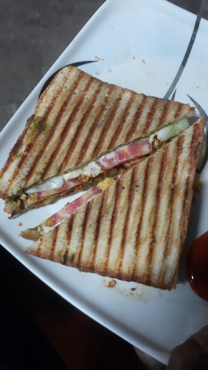 she00574's tweet photo. I visited Shravya's cafe, which offers food that genuinely tastes homemade for a comparable price to other restaurants💫
The corn roll and baby corn sandwich I tried was delicious😋
#mysore #cafe #dovisit https://t.co/Lfx1v8JBuf