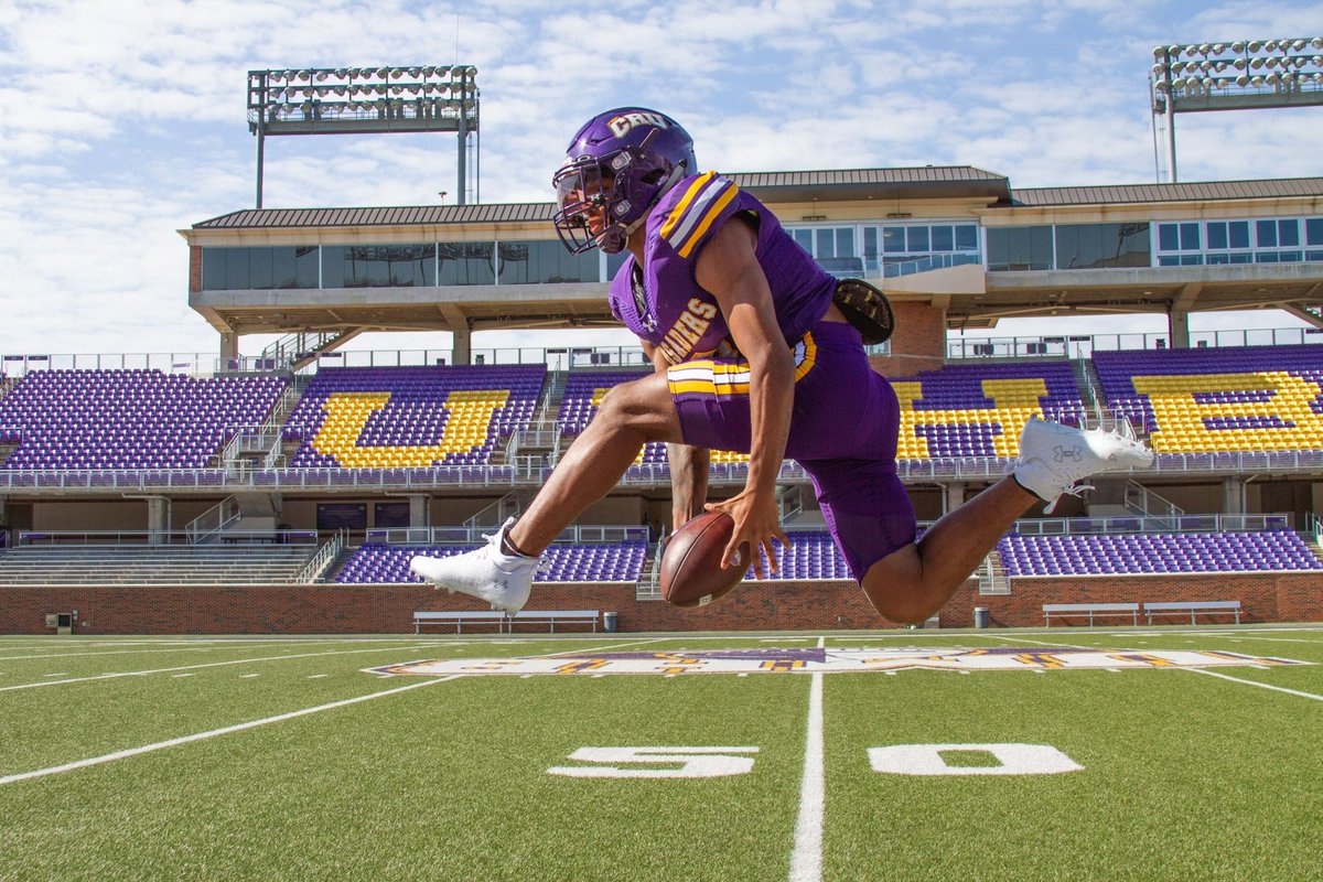 TrizzeeTr3's tweet photo. Dreams to Reality, Go Cru 💜#COMMITTED @Coach_JHarness @_Recruit_Temple @CoachStew_TTR @CoachHuschka https://t.co/qiwWUfl0GH