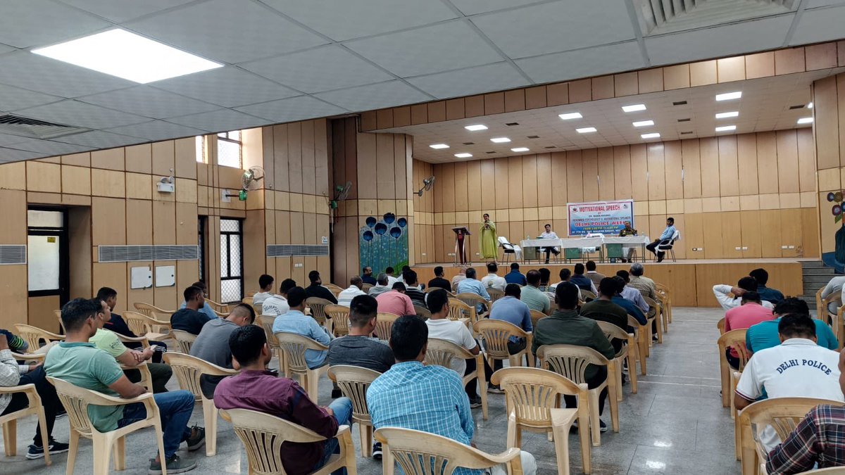 byetense's tweet photo. Delhi Armed Force invited me as a Renowned Psychologist and Motivational Speaker at Delhi Police Week 😋
#delhipolice #delhiarmedforce #ArmedForces #delhipoliceweek #motivationalspeaker #psychologist #policeforce #mehendi #mehendicompetition #mentalhealth #MentalHealthAwareness https://t.co/BZYoMPsG1L