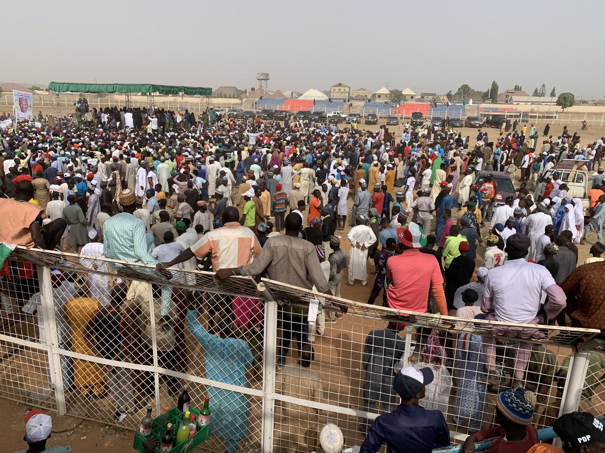 Abdullahigoslow's tweet image. Earlier today we were at the sabon gari LG kaduna state for the flag giving of our senatorial and house of assemblies candidate.

The people outside are much even higher than the people inside

Indeed Kaduna state is for Atiku/okowa. PDP has taken over.

#PDPRoad2Victory