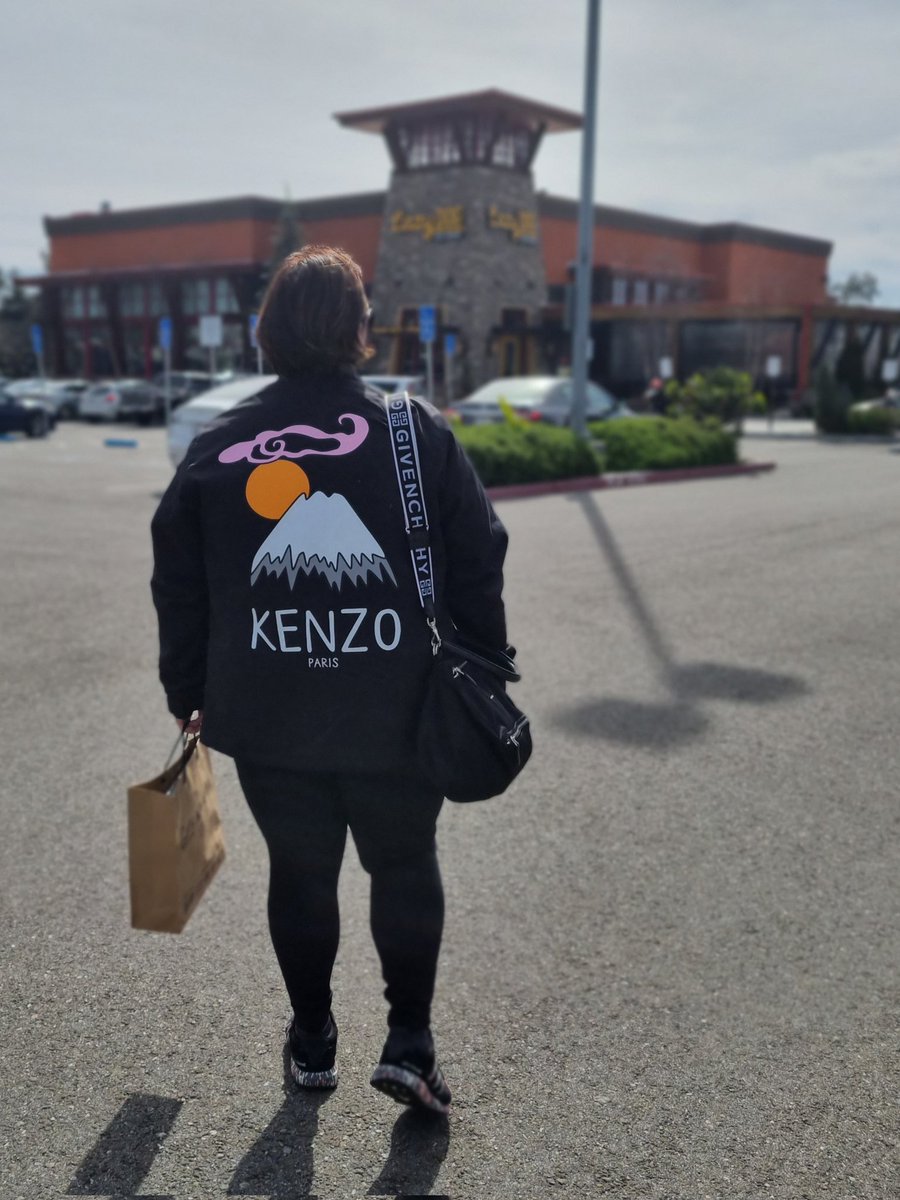 nikkirs16's tweet photo. OOTD of the day 🏔 @kenzo
#JamesReidxKENZO
#KENZO #KENZOPH
#JamesReid | James Reid https://t.co/ZloK8l1Vhn
