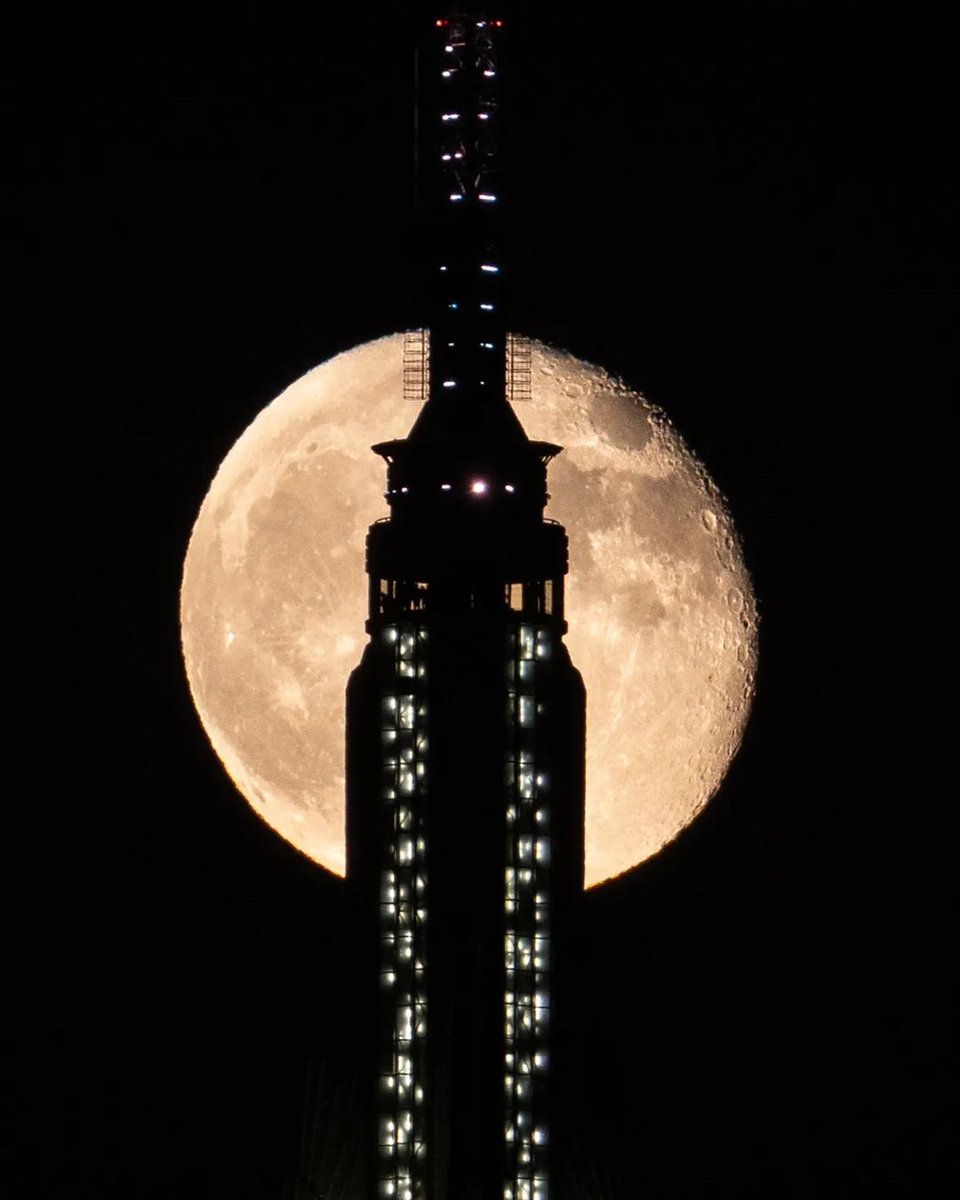 Empire State Building tweet media