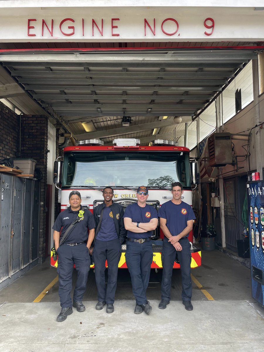 Engine 9, Capt Andrew Monteverde, Opr Jason Aiken,FF Kris Dass, FF Austin Pierre and a bystander saved a life this Tuesday after a sudden cardiac arrest! The patient was back up and talking after their quick response!

#NOFD #NOEMS #EMS #CityofYes #CPRSavesLives

(OP NOLAEMS)