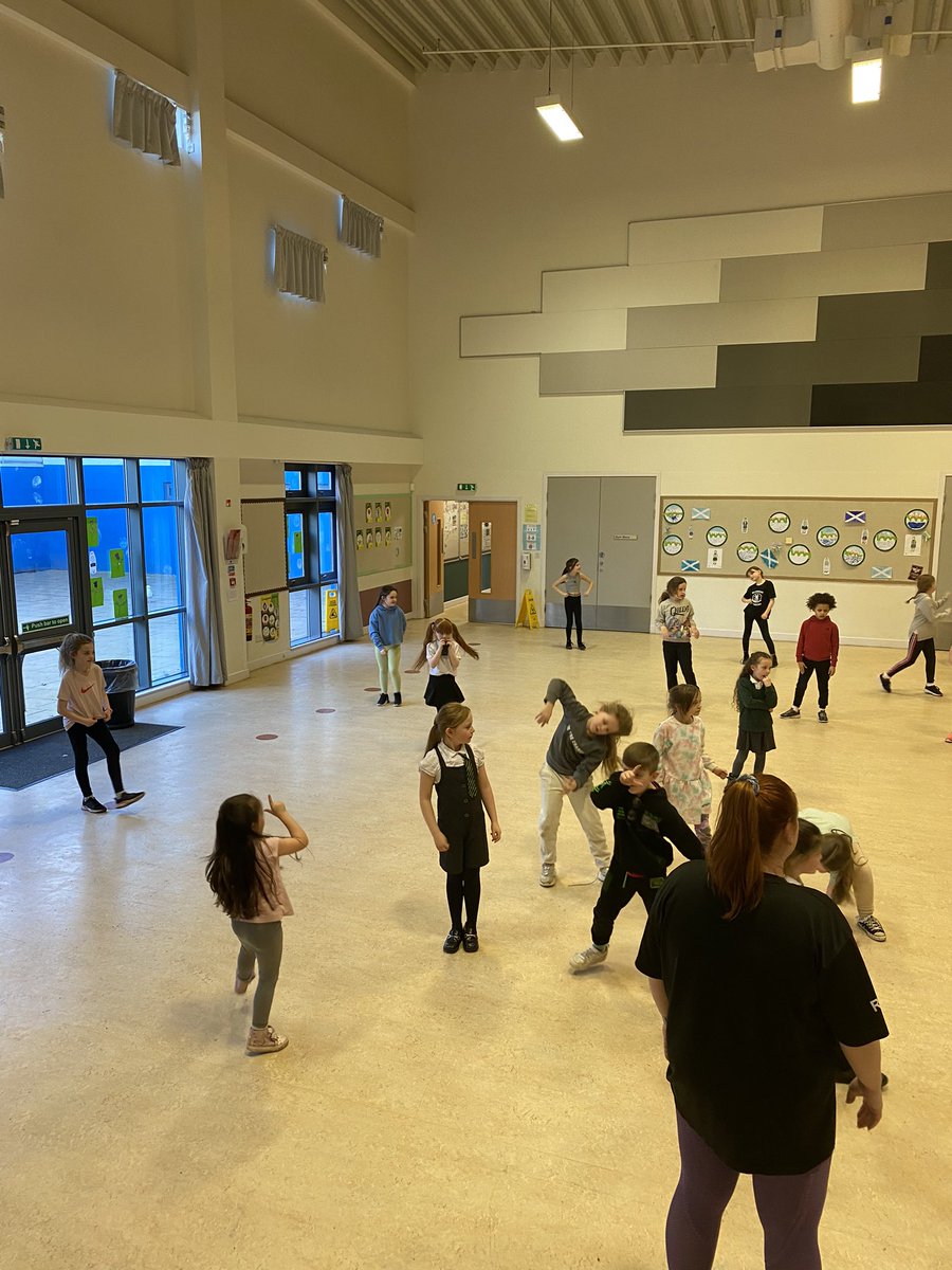 DundeeActiveSch's tweet image. Great first session of dance with Stacy @CraigowlPrimary #dundeelearning