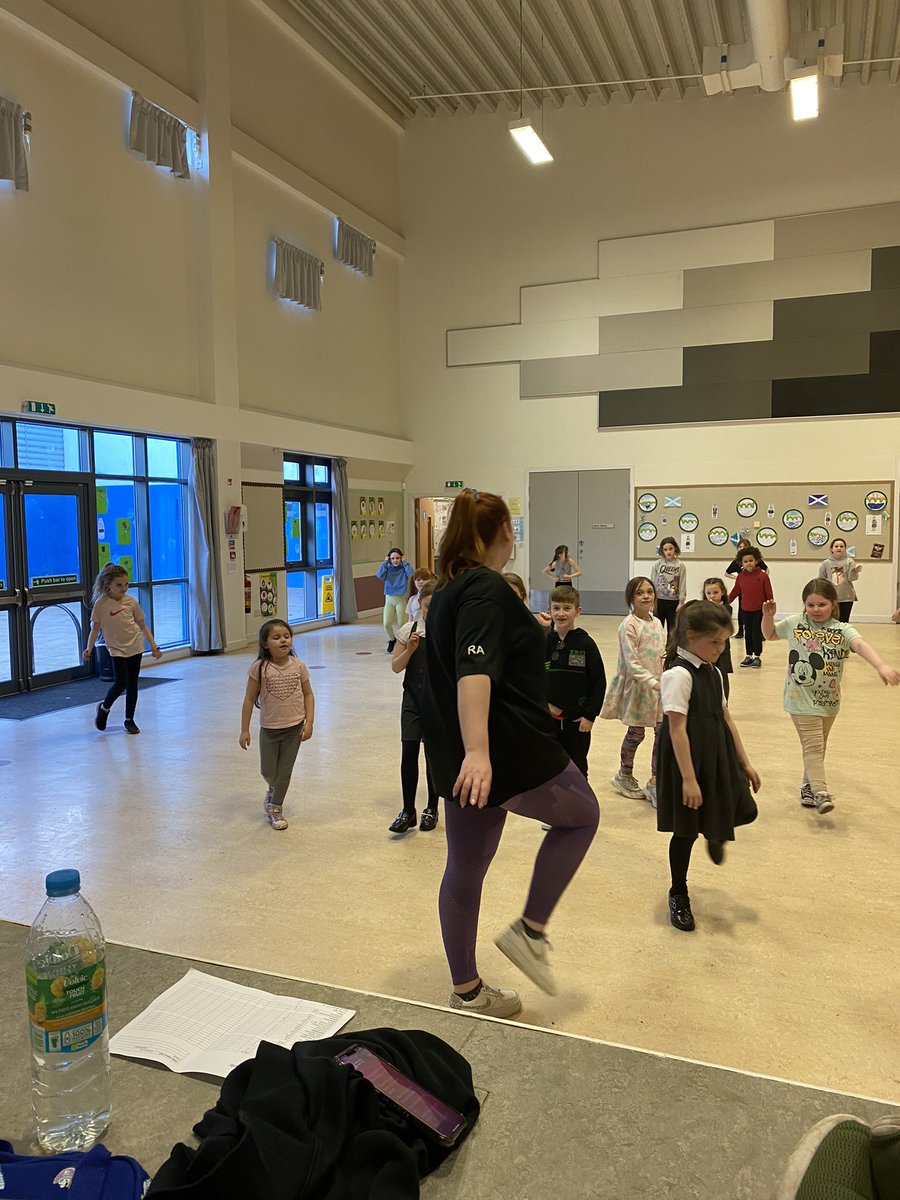 DundeeActiveSch's tweet image. Great first session of dance with Stacy @CraigowlPrimary #dundeelearning