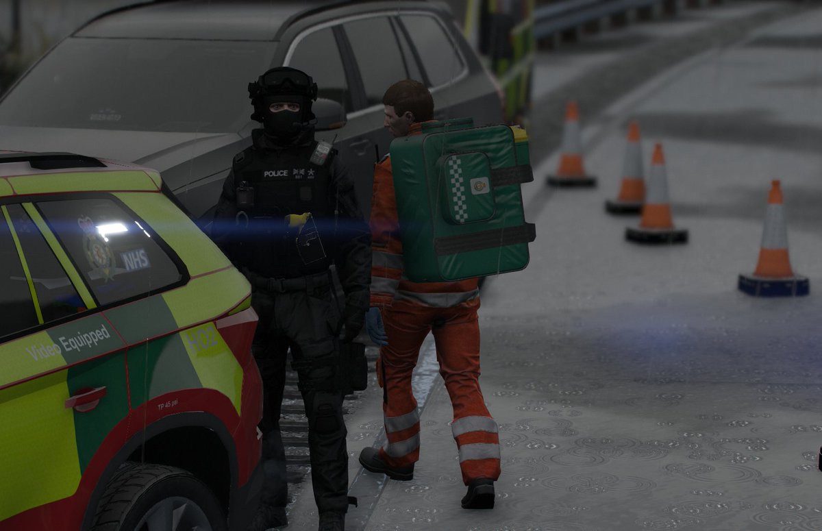 C1CCLRP's tweet photo. Myself and London ambulance and London air ambulance on scene yesterday at a RTC where the female made off from myself after reports of leaving a restaurant after drinking a large amount of wine. #FiveM #GTA5 #fictional #rp #FYP 

Join Below 
https://t.co/3f6VGo1zpf https://t.co/oDMa73GsFn