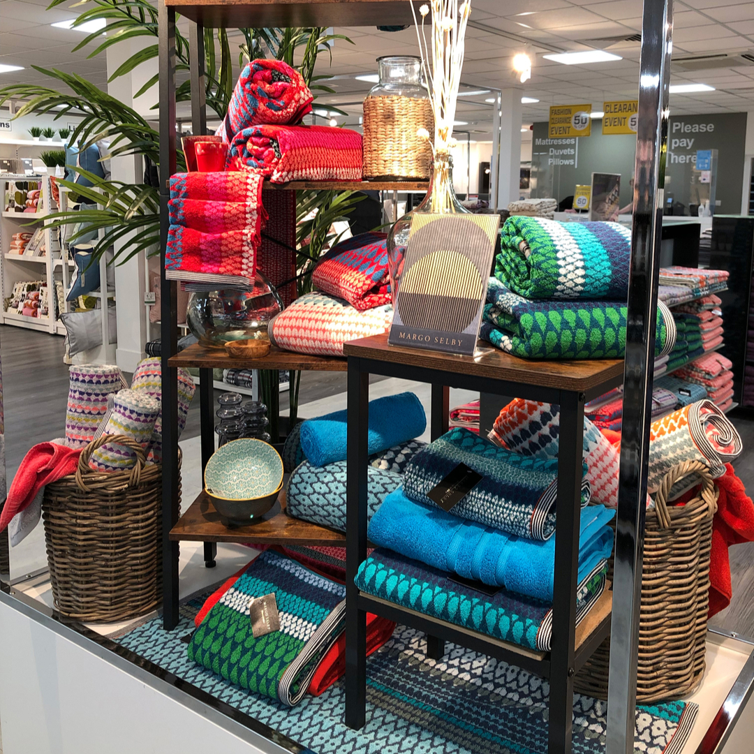 margoselby's tweet photo. We love seeing our towels in our special retailers. Thank you @elphicksltd for creating such a beautiful display!
#woventextiles #bathroomaccessories #toweldesign #wovenpattern #textiledesign #interiorsofinstagram #cotton #margoselby #towels #woventowels https://t.co/zYDg2UMgL4