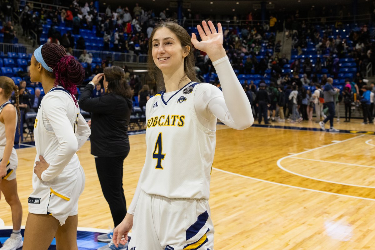 QU_WBB's tweet photo. Wishing a very special happy birthday to Ms. Corner Three herself @labargegrace!!! We hope you enjoy your special day!!! 🎉🥳 https://t.co/xc09seNJD9