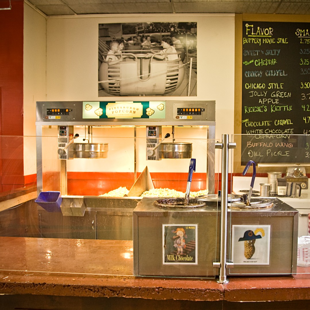 PghPopcorn's tweet photo. Whether you’re looking for a small scoop or an indulgent snack, you can grab the right size at any of our shops throughout Western PA. Live out of state? Get it shipped fresh from our online store! https://t.co/Y0FpC0pYKz
