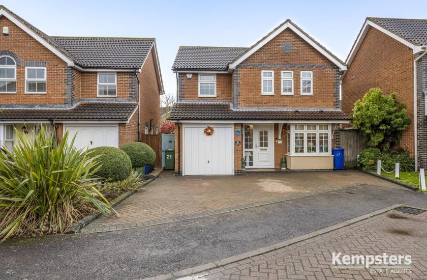 KempstersSales's tweet photo. 🏠 For Sale: Calshot Avenue, Chafford Hundred, Grays - £580,000

This lovely four bedroomed detached house is situated in a quiet cul-de-sac location within easy reach of local schools, shops, Grays town and Lakeside Shopping Centre. 

👉 https://t.co/5fSDirfuHp https://t.co/PogulO5zFE