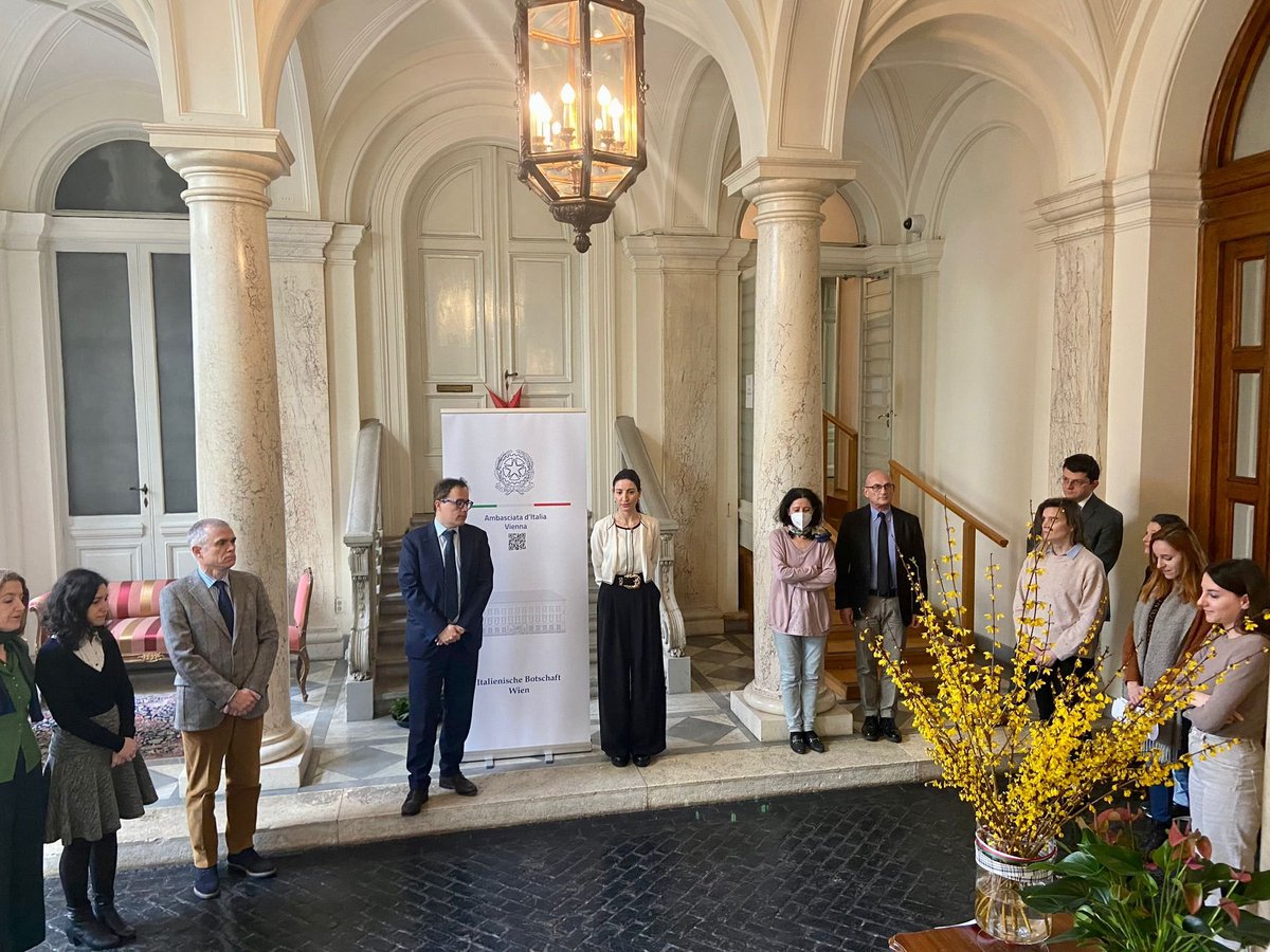 🇮🇹Stamattina il personale dell'Ambasciata si è unito in un minuto di silenzio per ricordare l'Amb. Luca Attanasio, il Carabiniere Vittorio Iacovacci e l'autista Mustapha Milombo in occasione del secondo anniversario dell'attentato costato loro la vita.
<a href="/ItalyMFA/">Farnesina 🇮🇹</a>