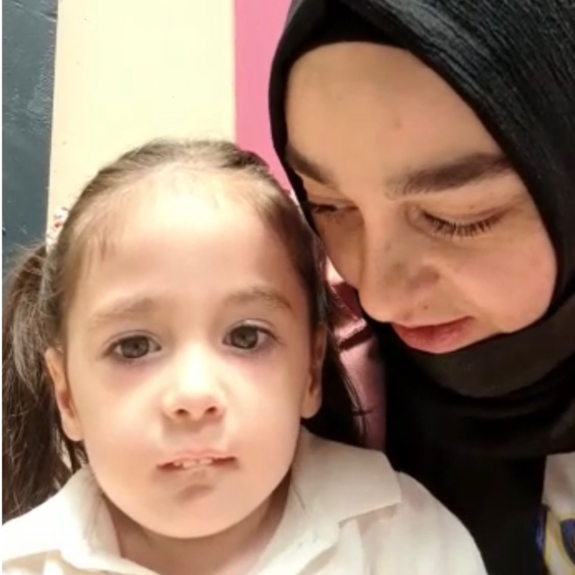 Ben çok azimli bir savaşçıyım anneciğim. Üzülme,korkma. Acı dolu günlerimiz son bulacak. Güzel yürekli insanlar sayesinde ben ilacıma kavuşacağım. Çok yakında ateş böceklerimizi uçuracağız.

Bağış için taplink 👇🏽💛
taplink.cc/smamerveyeumut…