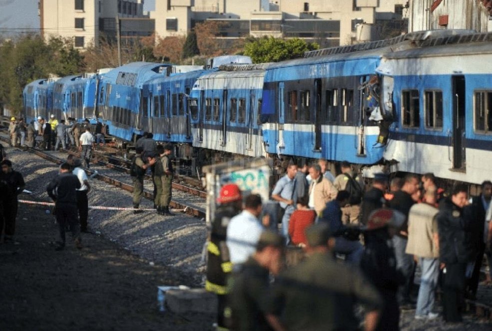 AgustinScotti's tweet photo. 8:30 am, un tren de 1958 con mantenimiento ficticio. Gente que iba a trabajar y estudiar. 52 murieron, entre ellas una mujer embarazada. ¿De los condenados? Ningún funcionario está preso. Son los mismos que ahora gobiernan. A 11 años de una masacre anunciada, pedimos justicia. https://t.co/YRQorspuNV