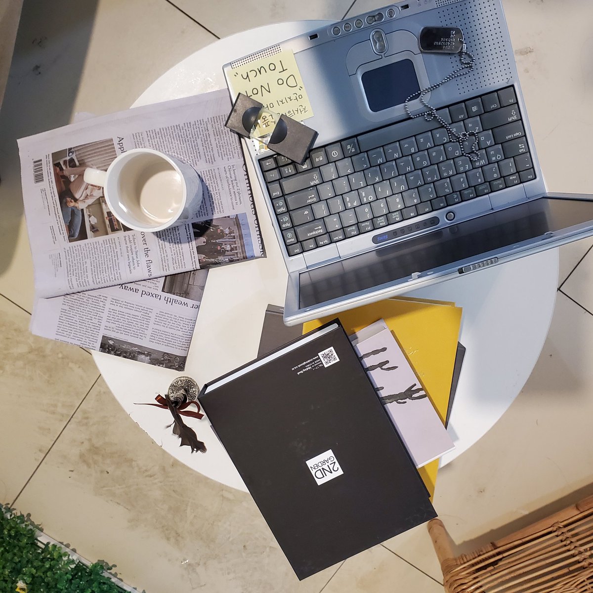 인생 첫 덕질 BBC 셜록😭 10년도 넘은 드라마로 컵홀더 이벤트가 열릴 줄은 몰랐는데 아직까지도 셜록을 좋아하는 사람들이 이렇게 많다는 걸 눈으로 확인할 수 있어서 행복했습니다😀 모자랑 해골, 바이올린, 약병 등등 진짜 221B 들어온 듯한 느낌! 이벤트 주최하신분들 정말 수고 많으셨습니다🙇‍♀️