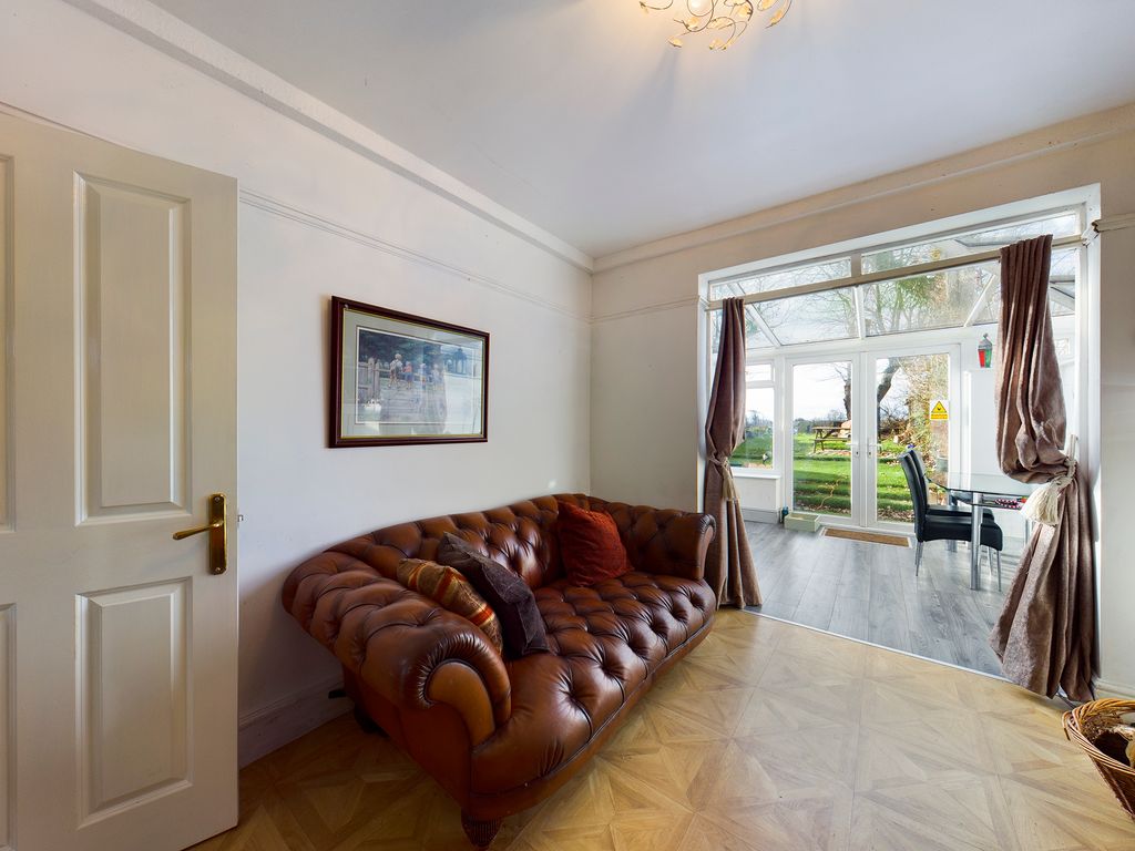 EweMoveFormby's tweet photo. This lovely, three-bed mid-terrace cottage dating from 1935 has just come onto the market in #InceBlundell and could be ideal for someone looking for somewhere to put their own stamp on!😀

https://t.co/EUAlWZNryX https://t.co/II6HH3k22I