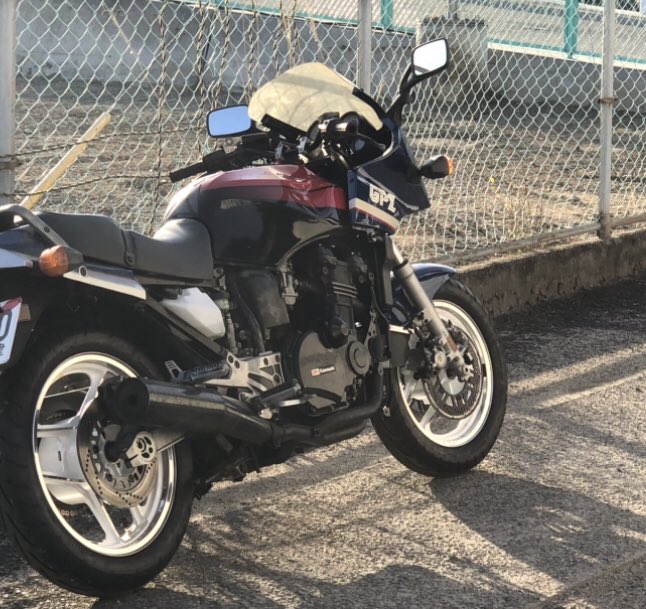 GPZ900RtypeA6's tweet photo. ���修したタンクは塗装待ちの為サブ用タンクを付けて軽く流して来た
まともにバイク乗るの20年ぶりなんだよなw
3速までしか全開にできなかった
次は人間の方をレストアしなきゃ https://t.co/URFOnESSTz