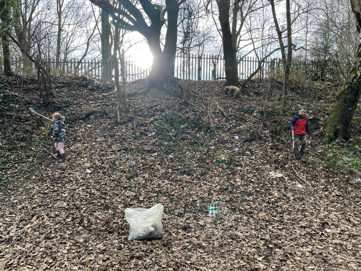 O &amp; N have spent this afternoon cleaning up the community, they were amazed at what they found 😔 <a href="/LadywoodKH/">Ladywood Primary and Nursery School</a> @LWMrsNaik <a href="/MissFaulknerLW/">MissFaulknerLW</a> <a href="/MissPerryLW/">Willow Tree Class</a> <a href="/PaulSaxton17/">Paul Saxton</a> #integrity5