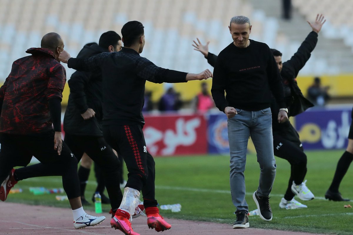 PersepolisFC's tweet photo. لذت یه برد ۴تایی در خونه حریف 😉 https://t.co/q0CmVJmxUM
