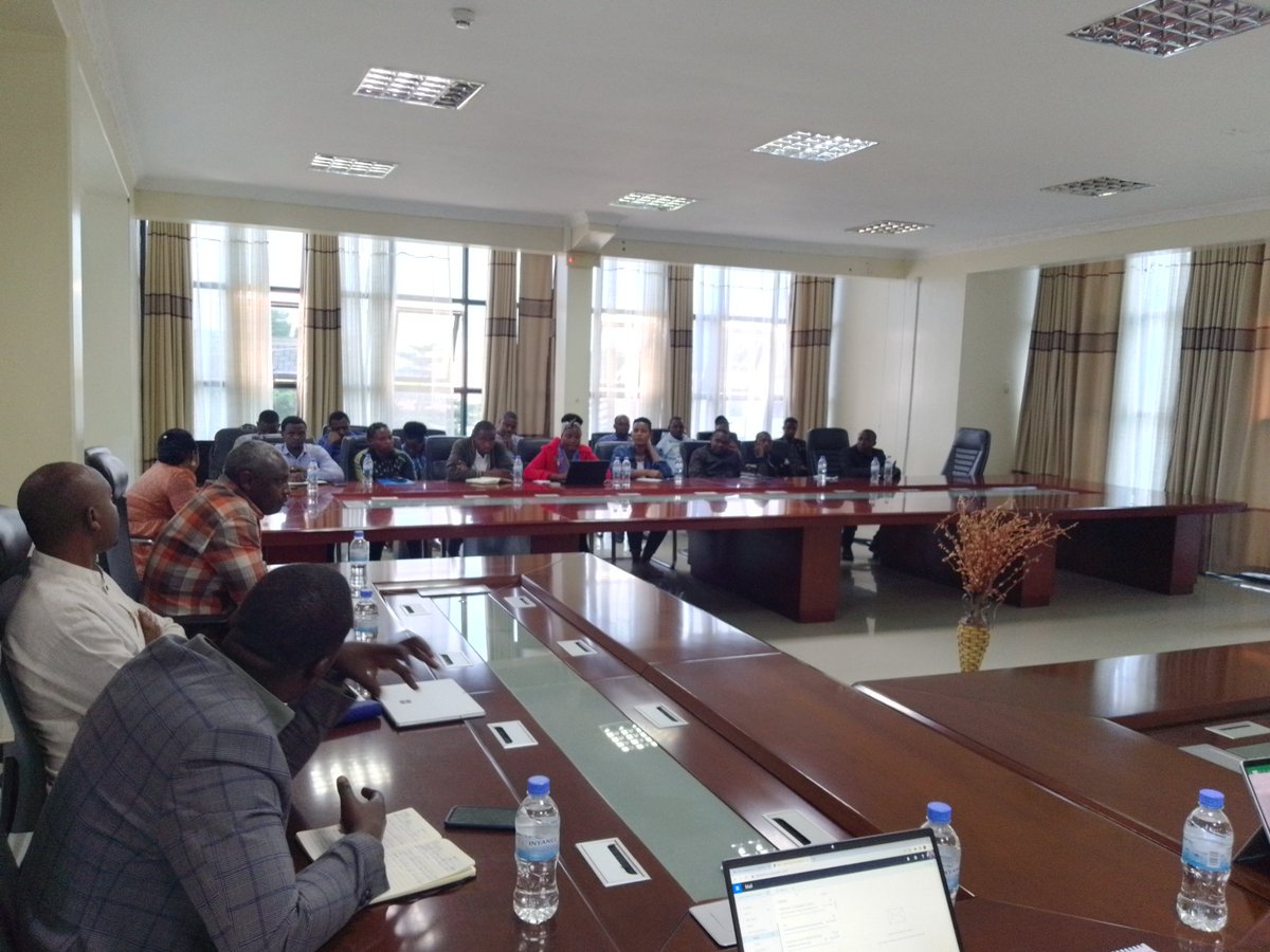 Julien_Nsanzi's tweet photo. 1/2 Hamwe n'Akarere ka @RuhangoDistrict, @Lands_Rwanda , #UPCE consult Ltd hatangijwe umushinga witegurwa ry'igishushanyombonera cy'Akarere. Inama yayobowe na Vice Mayor #Rusilibana JMV hamwe na @alxrutagengwa
#RuhangoIkeye
@valencesh @MukamanaE @Protais_M @UrbanplannersR https://t.co/x6R5fyJn70