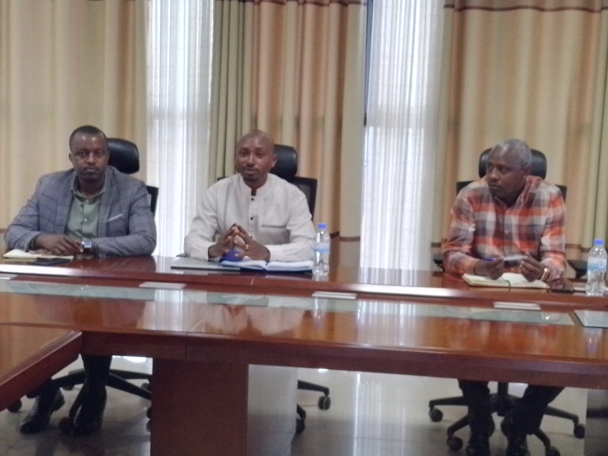Julien_Nsanzi's tweet photo. 1/2 Hamwe n'Akarere ka @RuhangoDistrict, @Lands_Rwanda , #UPCE consult Ltd hatangijwe umushinga witegurwa ry'igishushanyombonera cy'Akarere. Inama yayobowe na Vice Mayor #Rusilibana JMV hamwe na @alxrutagengwa
#RuhangoIkeye
@valencesh @MukamanaE @Protais_M @UrbanplannersR https://t.co/x6R5fyJn70