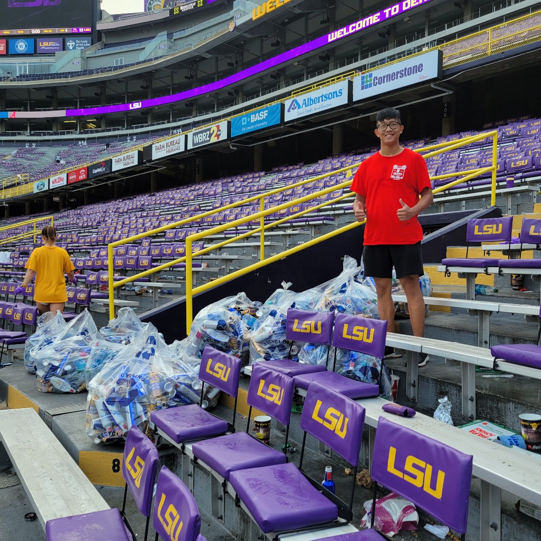 lsuscience's tweet photo. #Spotlight🔦
SOARS senior Jason Huang is a Biological Sciences major and @LSUprehealth student. Jason is also in the @geaux_teach program and has an advice for first-year students: “Don't be scared to take risks". 💪 Head to our FB & IG accounts to learn more.
#LSUScienceStudent https://t.co/tK68NWVj72