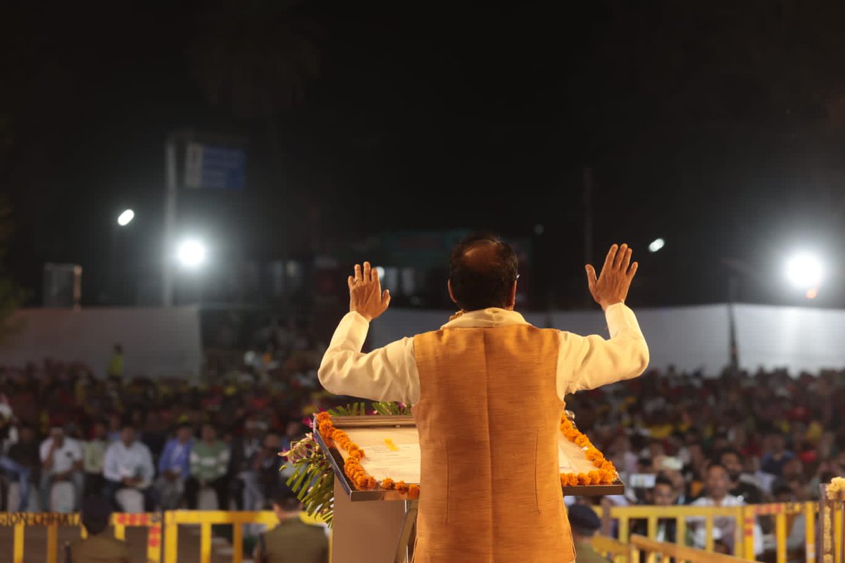 OfficeofSSC's tweet photo. कला के प्रदर्शन के लिए कलाकारों को अलग-अलग स्थानों पर बुलाने पर जो रु.800 प्रतिदिन के हिसाब से मानदेय दिया जाता है, अब इसे बढ़ाकर रु.1500 और प्रतिदिन मिलने वाले रु.250 के भत्ते को बढ़ाकर रु.500 प्रतिदिन कर दिया जायेगा:सीएम श्री @ChouhanShivraj https://t.co/nqRsP18hkF