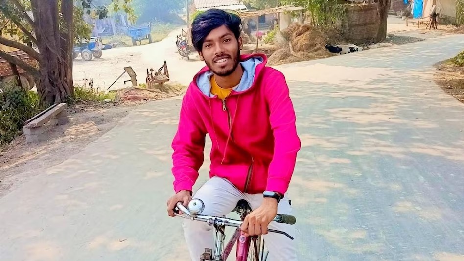 Jagriti_dubey13's tweet photo. Viral News: गाना गाकर बिहार का ये लड़का रातोंरात सोशल मीडिया पर हुआ वायरल.
#ViralNews #Bihar #BiharBoy #BiharBoyViral #Singing #BiharNews
Read More: https://t.co/kY2qYMomLu https://t.co/Yjqsgvlx2s