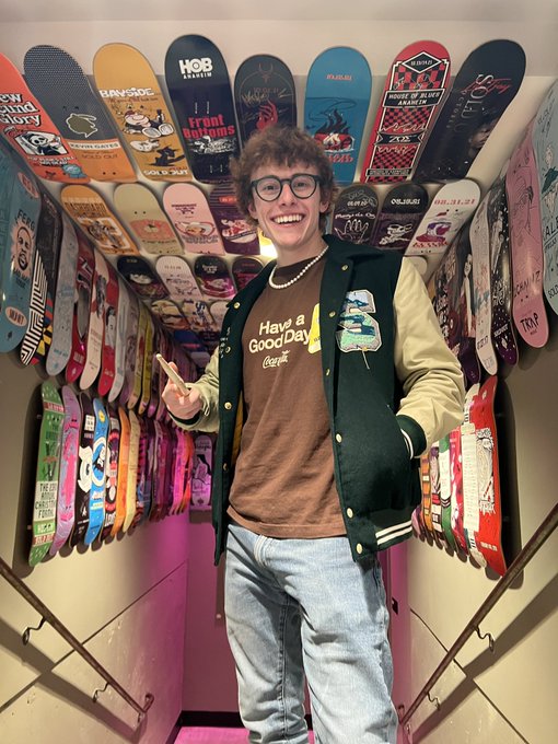 Was backstage at the house of blues ? https://t.co/tPwC0507r9