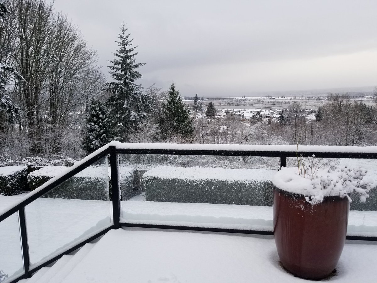 leehudson's tweet photo. @KSeattleWeather Exactly 2" in south Marysville. Major snowfall ended at 7:15am. But you can see another round moving in from the west across Hat Island and Priest Point. https://t.co/szXrqH7BmZ