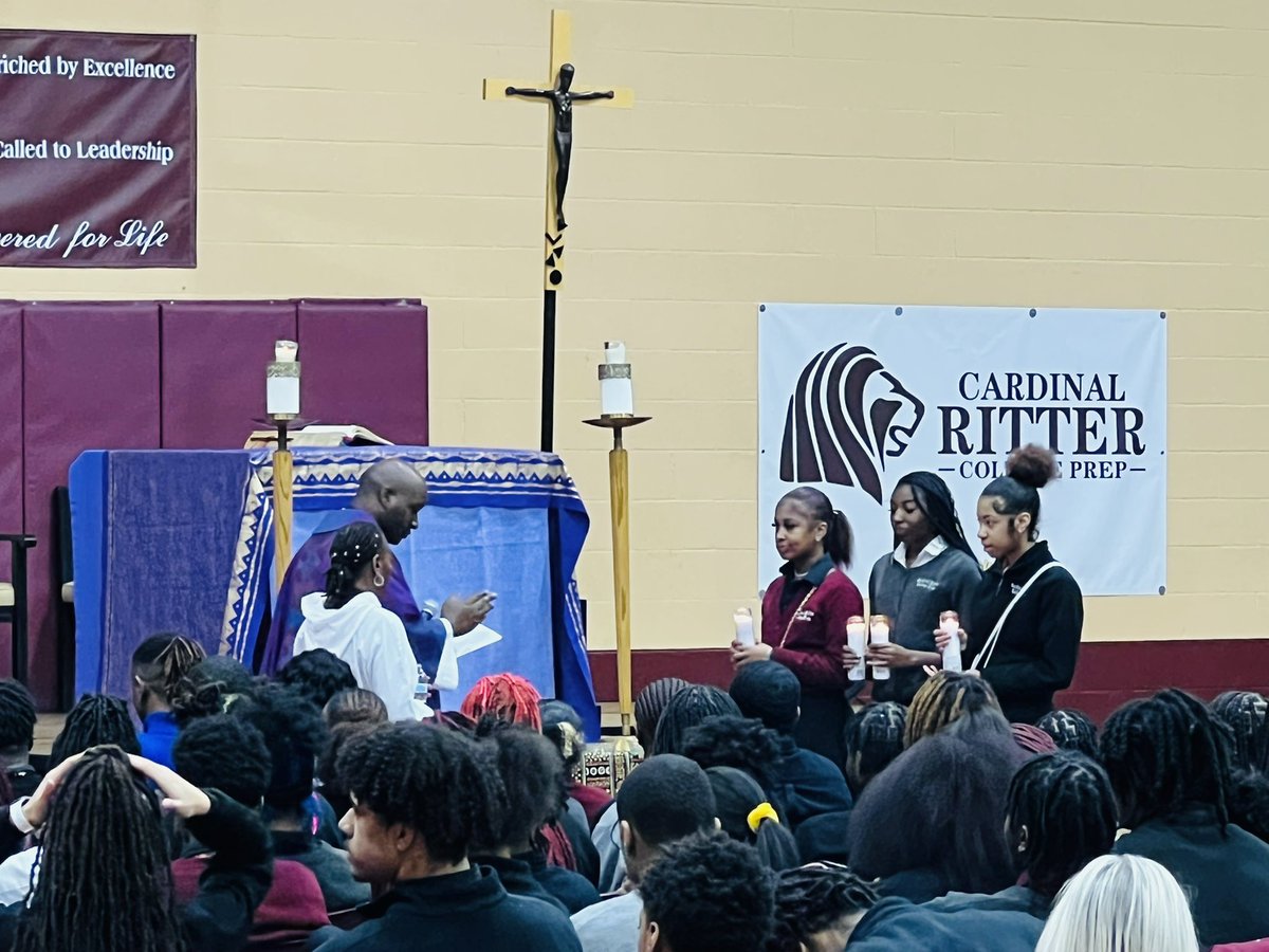 RitterPrepHS's tweet photo. It’s a full house at Ritter for our Ash Wednesday Mass. #CatholicSTL #FaithDevelopment #LionPride https://t.co/RJIW5ANlXb