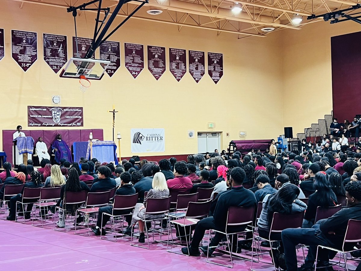 RitterPrepHS's tweet photo. It’s a full house at Ritter for our Ash Wednesday Mass. #CatholicSTL #FaithDevelopment #LionPride https://t.co/RJIW5ANlXb