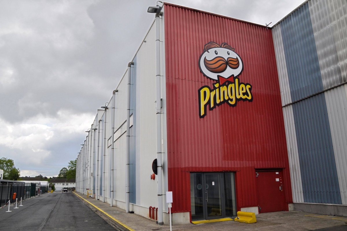 ESA_Snacks's tweet photo. #DYK In the past two years, @KelloggCompany invested €30 million to make its Pringles factory in Mechelen 🇧🇪 more sustainable and efficient?
The plant has since implemented ambitious energy and water projects to reduce its carbon footprint!
#MakingSnackingMoreSustainable https://t.co/VDuOU0sSQ8