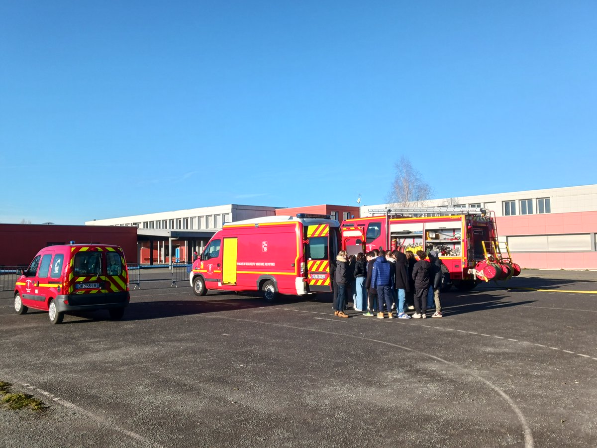 ZolaCollege's tweet image. Le début d'une semaine banalisée riche autour de la citoyenneté, de la santé, du vivre ensemble et de l'environnement pour tous les élèves de 3ème et 5ème au @Zolacollege : sécurité civile, engagement associatif, égalité filles garçons, développement de l'esprit critique...#CESCE