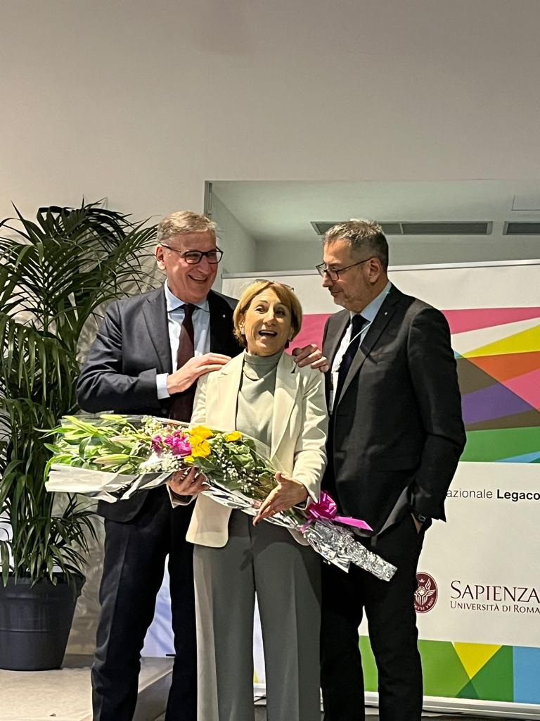 🎉🎉

2° Congresso #CulTurMedia

Congratulazioni a <a href="/BarniGiovanna/">Giovanna Barni</a>, confermata presidente per i prossimi quattro anni!

👏👏

⬇️📸