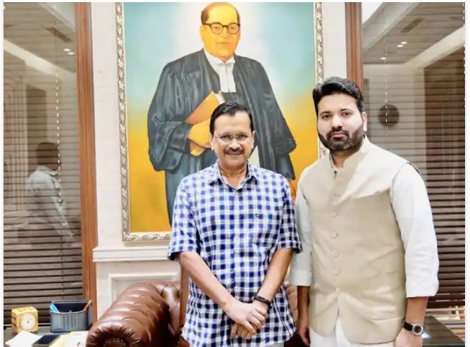 aapkatohid's tweet photo. दिल्ली नगर निगम में @AamAadmiParty के पहले डिप्टी मेयर बनने पर बड़े भैया @AaleyIqbal भाई को दिल से बधाई एवं शुभकामनाएं💐💐 https://t.co/IK5sDm4wpV