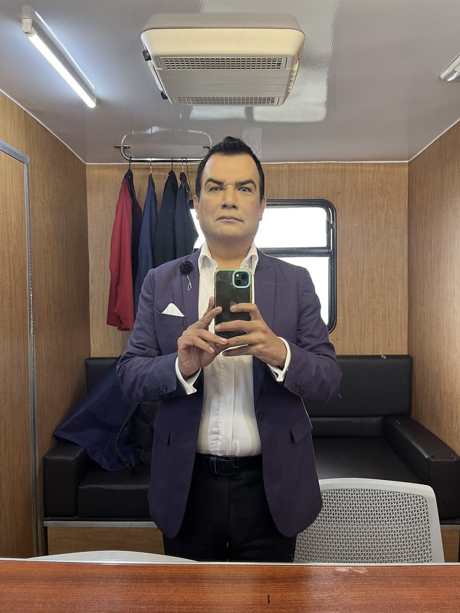 Hoy tocó camerino rodante. Actuaré en la serie de #Gloriatrevi . Gracias <a href="/carlaestrada/">Carla Estrada</a> por la invitación.