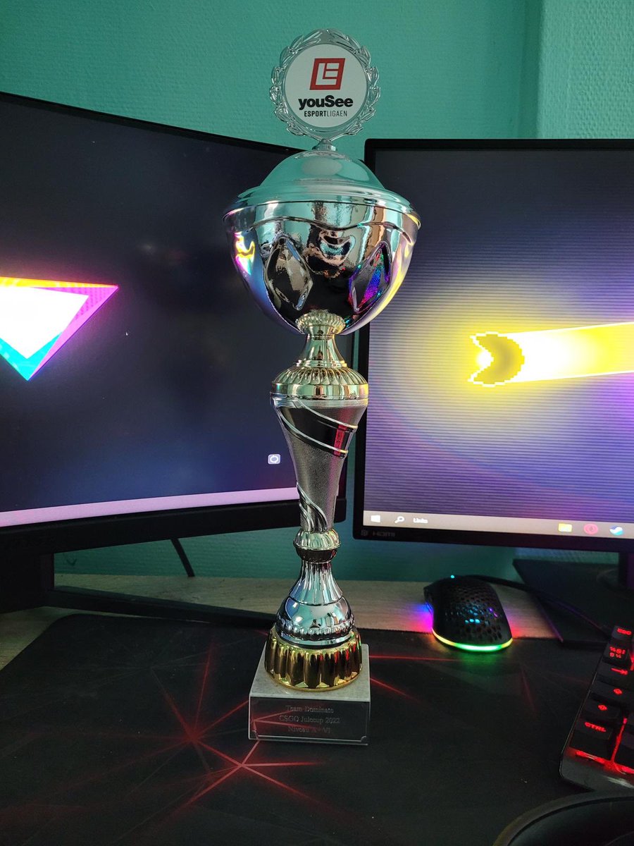 LoscarCS2's tweet photo. On sunday i will play tournament with @TeamDominate22 again.

We won our first tournament back in December, and got this beautiful trophy.

Hope we get another on sunday🙏🏻 https://t.co/rnKZLc8W1Q