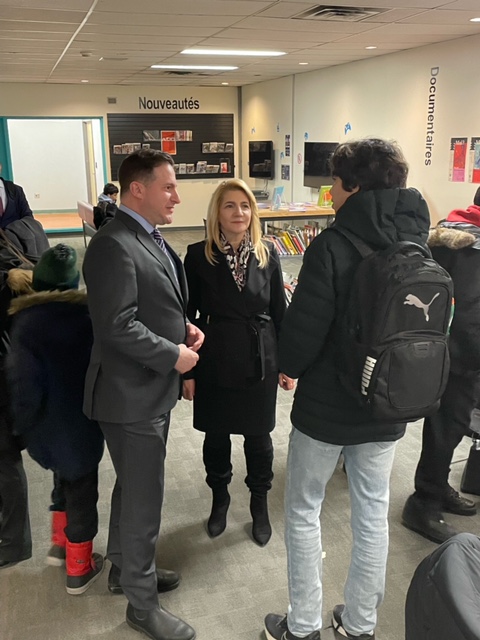 PatriciaLattan3's tweet photo. Merci au ministre de la Sécurité Publique @marcomendicino pour sa visite à St-Léonard ! Il a rencontré, avec le maire M. Michel Bissonnet, des jeunes de @DODbasketball  pour discuter de leurs besoins en matière de sécurité !
 #jeunesse #sécurité #stléonard https://t.co/kbPaPZx13j