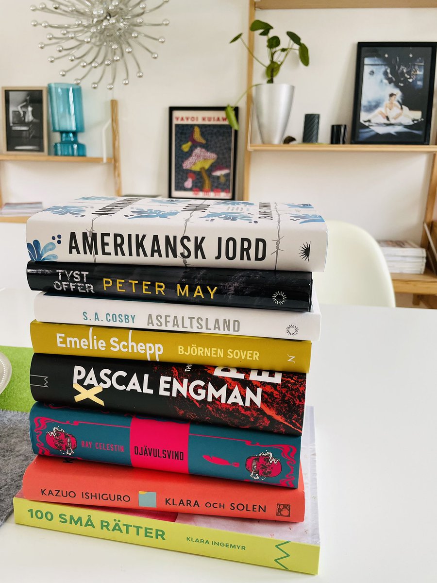 myola1's tweet photo. Det blev en hög på bokrean i år också 🤓 

#bokmal #böcker #books #nörd #bokrean https://t.co/L3RBltyFg7