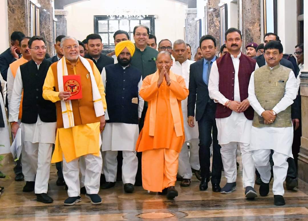 'नए उत्तर प्रदेश' का विकासोन्मुखी बजट
आदरणीय प्रधानमंत्री श्री <a href="/narendramodi/">Narendra Modi</a> जी के नेतृत्व में विकासोन्मुखी उत्तर प्रदेश की संकल्पना एवं जनाकांक्षाओं को समर्पित ऐतिहासिक बजट के लिए मा.मुख्यमंत्री श्री <a href="/myogiadityanath/">Yogi Adityanath</a>जी को हार्दिक बधाई एवं अभिनंदन।
<a href="/Bhupendraupbjp/">Bhupendra Singh Chaudhary</a> <a href="/BJP4UP/">BJP Uttar Pradesh</a>