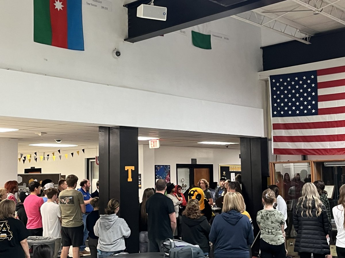 LittleMsCrochet's tweet image. Good Luck Shoutout at State! Go Lady Hornets Wrestling! @FPSActivities @RLCampbell13 @FPSHornets @FHSHornets #fultonproud