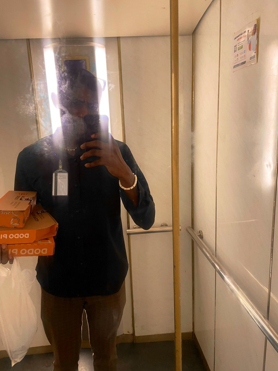 mr_oladele_'s tweet image. #PizzaWednesday

Missus said make it rain pizza and chicken this Lovely day😍🥰