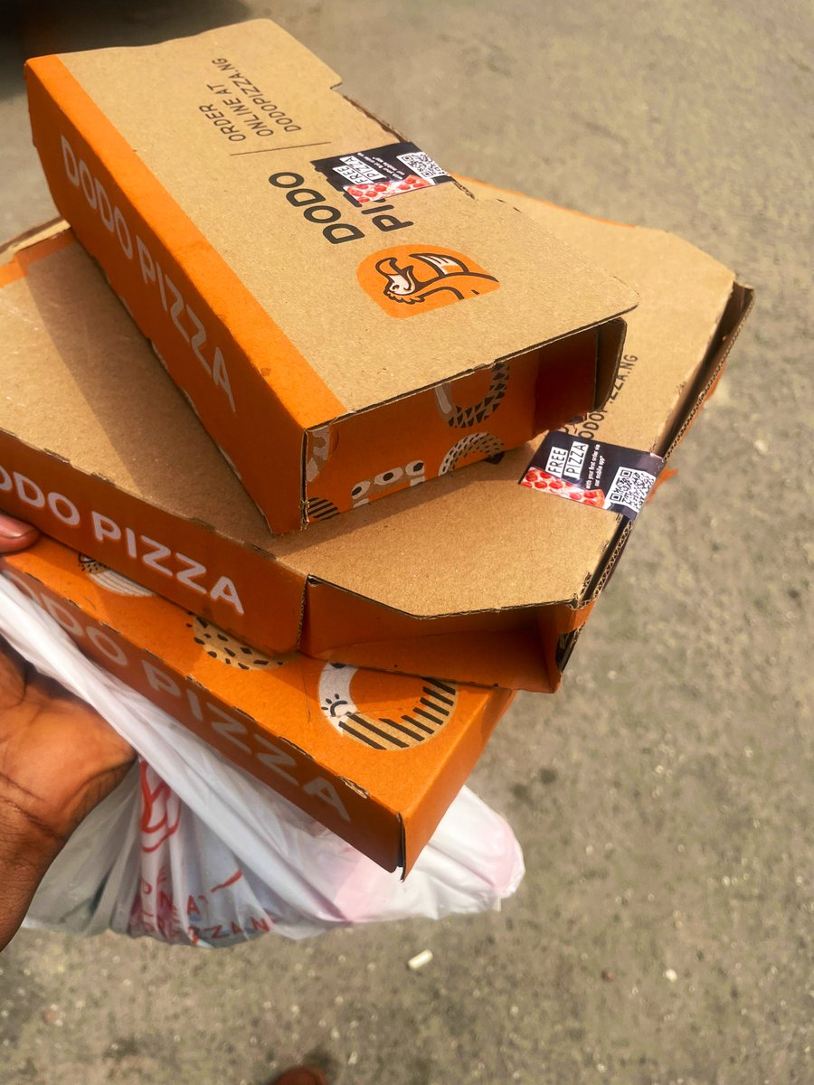 mr_oladele_'s tweet image. #PizzaWednesday

Missus said make it rain pizza and chicken this Lovely day😍🥰